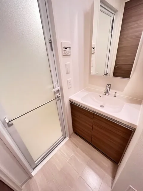Residia Sangenjaya III - Interior - ["Mirror", "Plumbing fixture", "Bathroom cabinet"]