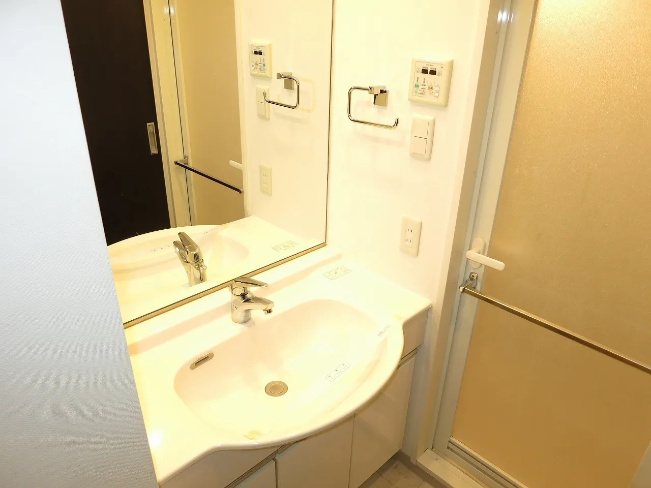 Residence Ryogoku Ekimae - Interior - ["Flooring", "Floor", "Interior design"]