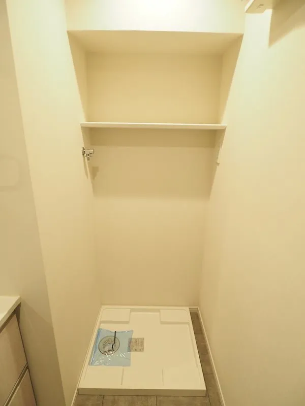 Residia Mejiro - Interior - ["Property", "Room", "Shelf"]