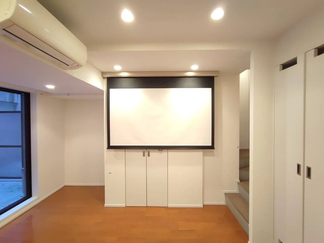 Residence Yoyogi Park - Interior - ["Property", "Fixture", "Wood"]