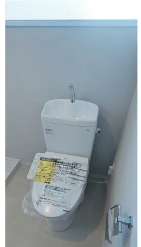 Mount Genovia - Interior - ["Toilet seat", "Toilet", "Plumbing fixture"]
