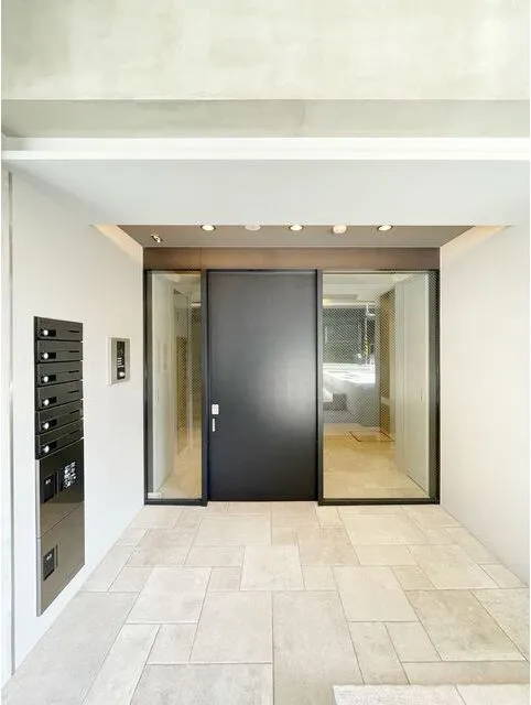 Huit Kagurazaka - Exterior - ["Fixture", "Door", "Hall"]