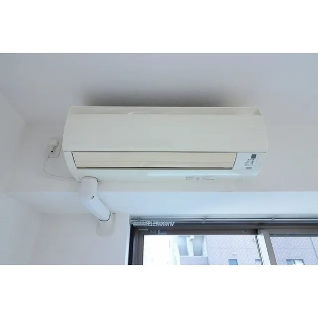 Casa Brillia - Interior - ["Rectangle", "Ceiling", "Office equipment"]