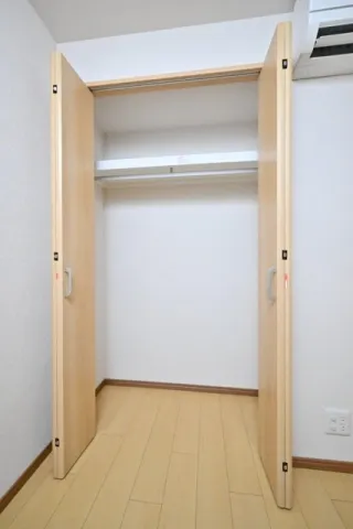 CENTRAL GARDEN RESIDENCE TOKYO - Interior - ["Wood", "Flooring", "Floor"]