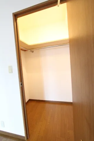 Prime Urban Meguro Riverfront - Interior - ["Wood", "Fixture", "Rectangle"]