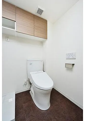 Artesimo Caro - Interior - ["Toilet seat", "Plumbing fixture", "Flooring"]