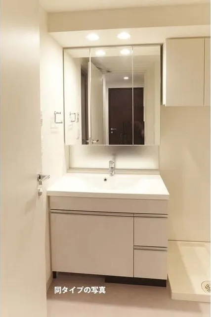 Conforia Higashi-Ikebukuro  - Interior - ["Mirror", "Tap", "Bathroom cabinet"]