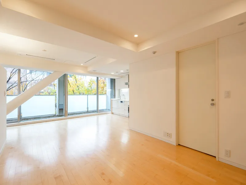Omotesando Hills Zelkova Terrace - Interior - ["Building", "Window", "Plant"]