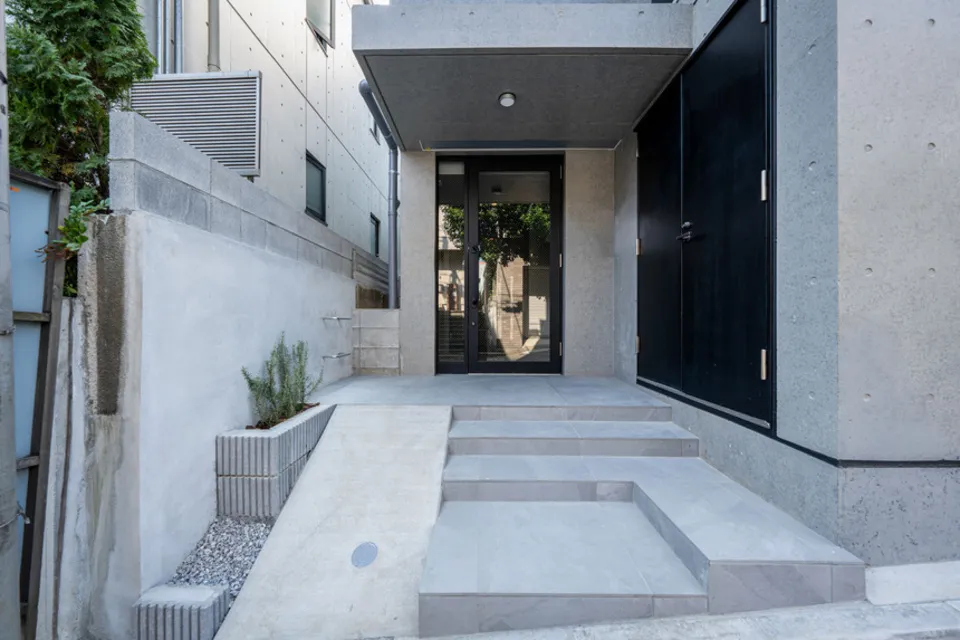Hmlet Higashi Nakano II - Exterior - ["Composite material", "Stairs", "Concrete"]