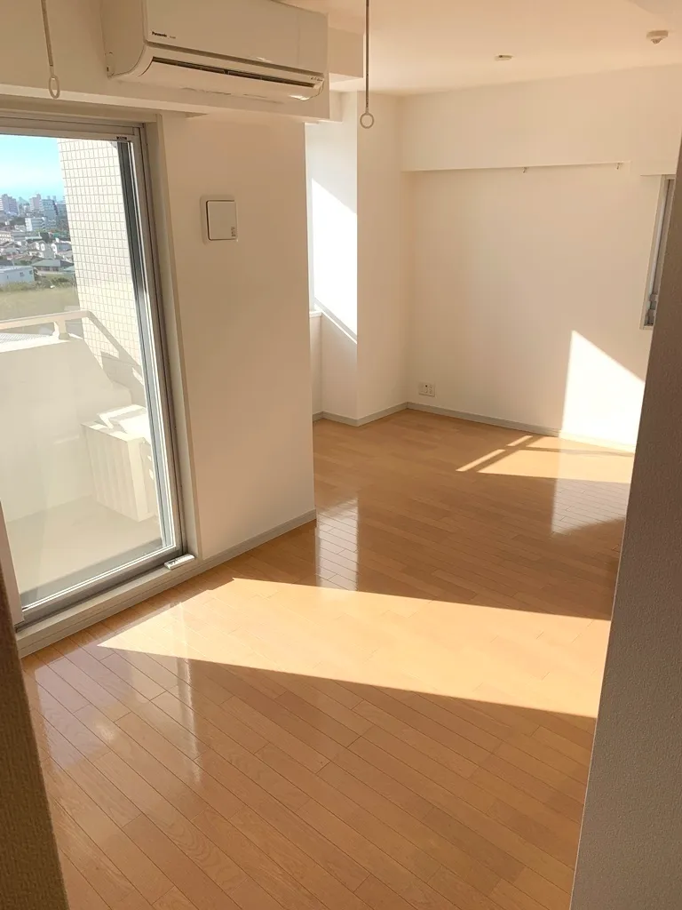 Primal Sasazuka - Interior - ["Building", "Window", "Wood"]