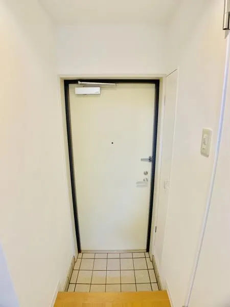 La Flats - Interior - ["Property", "Room", "Door"]