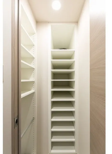 Demes Kiba - Interior - ["Fixture", "Wood", "Door"]