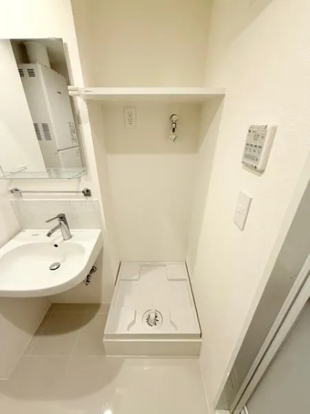 ALERO Shin Nakano II - Interior - ["Floor", "Flooring", "Plumbing fixture"]