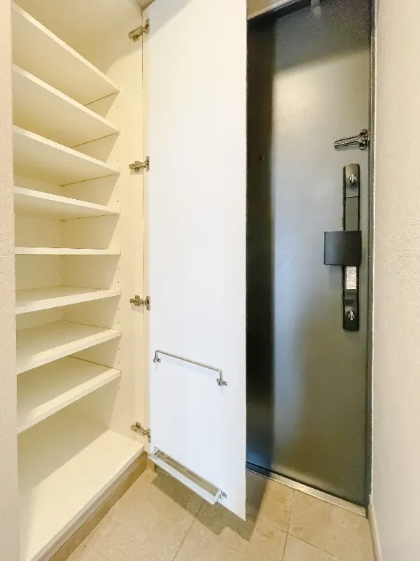 Due Kameido III - Interior - ["Wood", "Flooring", "Floor"]