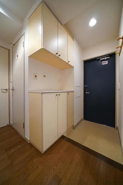 Cerulean Holmes Kachidoki - Interior - ["Fixture", "Door", "Wood"]