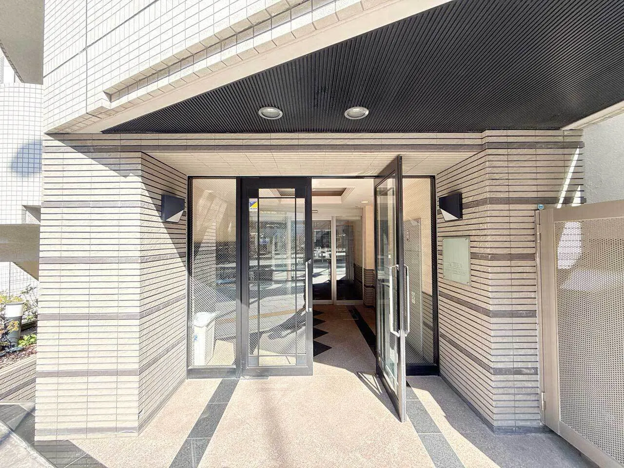 Mynavi STAY Miraie Kanda Iwamotocho 2-Chome - Exterior - []