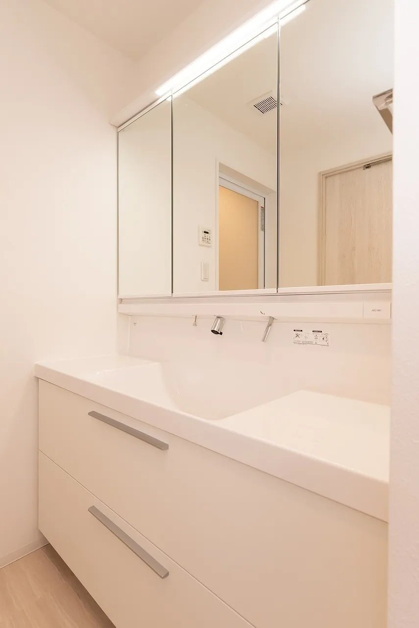 Platine Tamachi - Interior - ["Bathroom Sink", "Interior design", "Bathroom cabinet"]