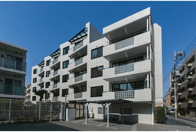 Abitation - Exterior - ["Building", "Architecture", "Residential area"]
