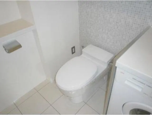 Park Cube Ginza East - Interior - ["Toilet seat", "Toilet", "Plumbing fixture"]