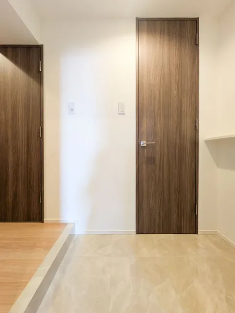 Comforia Liv Hirai MUTIO - Interior - ["Flooring", "Floor", "Wood"]
