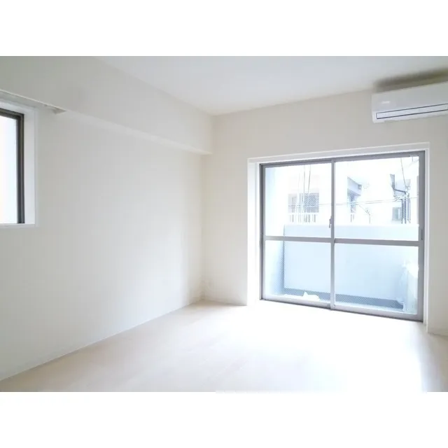 Monreve Kinshicho - Interior - ["Window", "Property", "Building"]