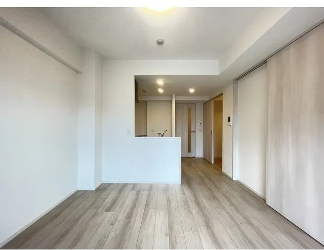 Due Oku - Interior - ["Flooring", "Floor", "Wood"]