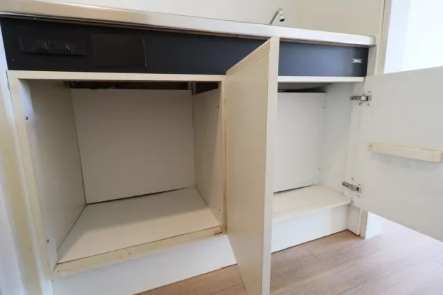 Flor Sugamo - Interior - ["Wood", "Wood stain", "Plywood"]