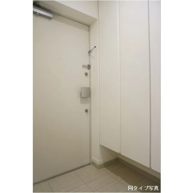 Comforia Ueno Iriya - Interior - ["Handle", "Door", "Fixture"]