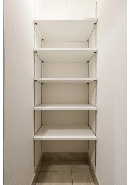 Comforia Liv Nagafukucho - Interior - ["Shelving", "Shelf", "Flooring"]
