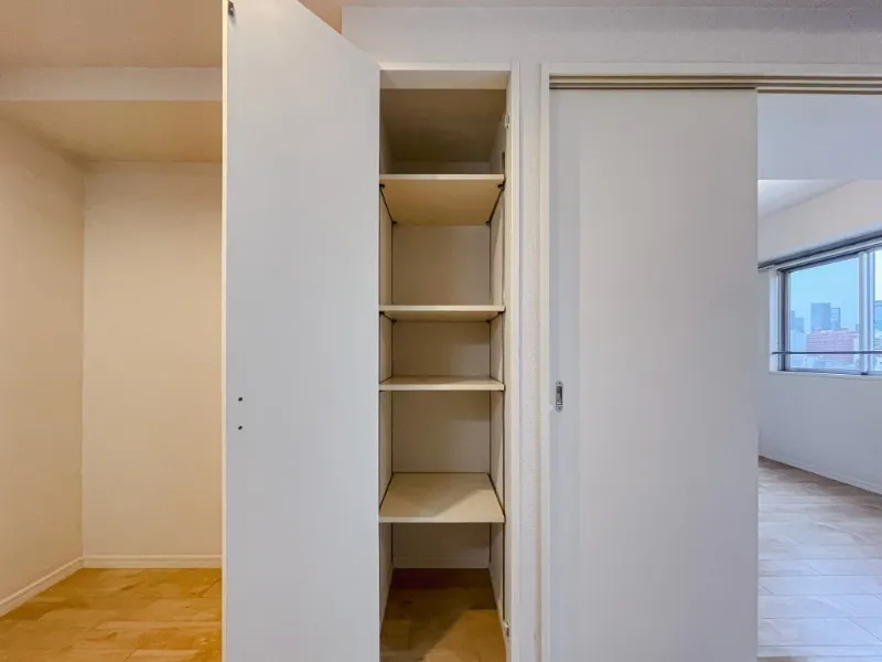 Castalia Hatsudai - Interior - ["Flooring", "Floor", "Wall"]