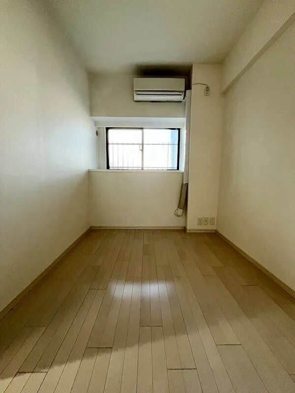 Residia Shibaura - Interior - ["Building", "Window", "Fixture"]