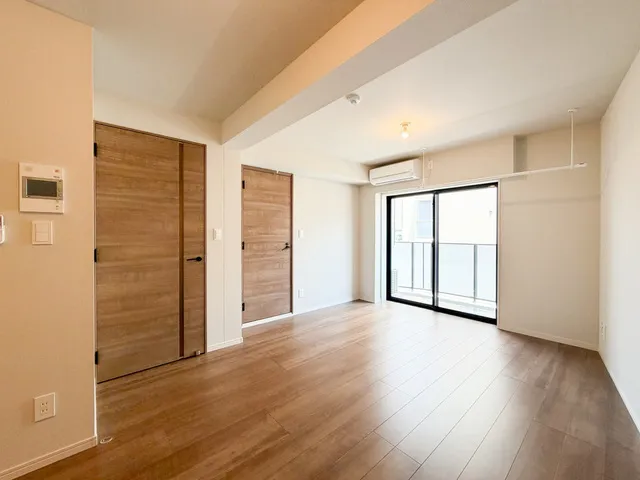 Preasvelta Minowa - Interior - ["Wood", "Wood flooring", "Flooring"]