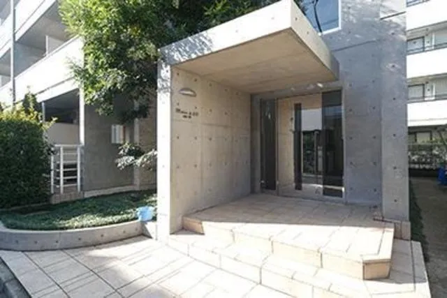 Maison 21 - Exterior - ["Plant", "Building", "Road surface"]