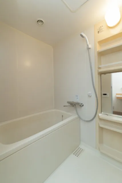 Casa Kuroyanagi - Interior - ["Bathtub", "Building", "Plumbing fixture"]