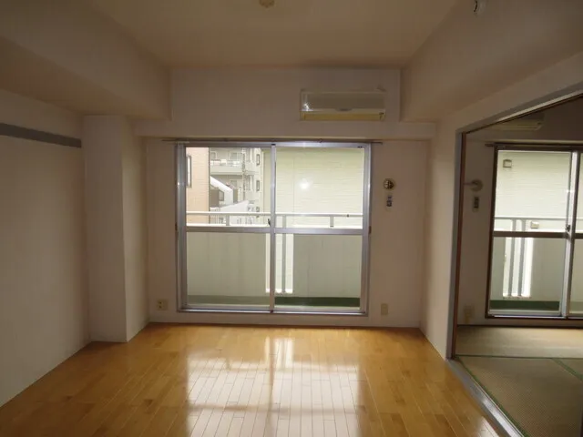 Grace Omori - Interior - Inside view 1 same type, separate room image