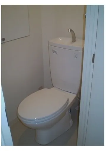 Comforia Shinjuku Gyoen II - Interior - ["Toilet seat", "Plumbing fixture", "Toilet"]