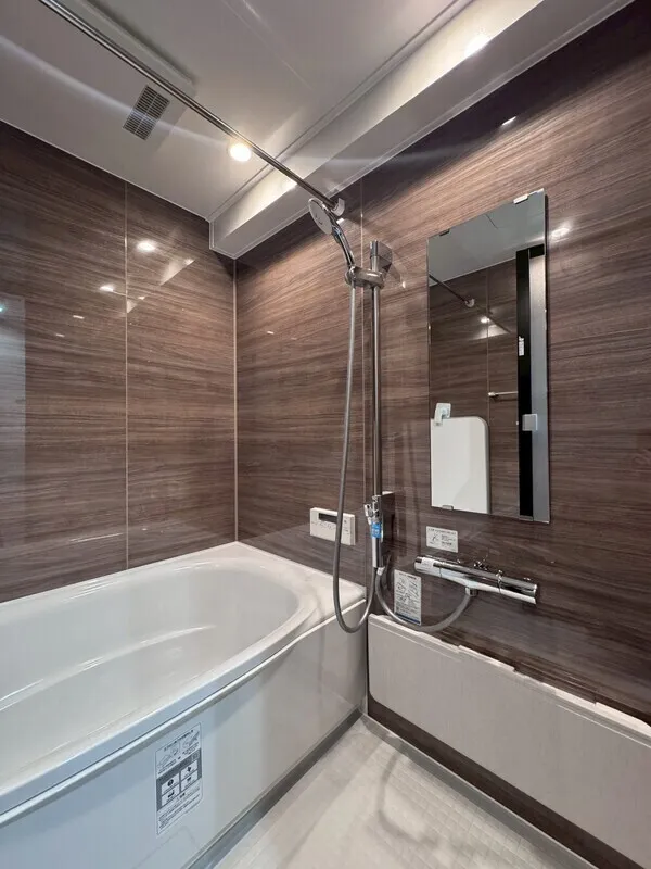 LUMIEC un Sasazuka - Interior - ["Flooring", "Interior design", "Plumbing fixture"]