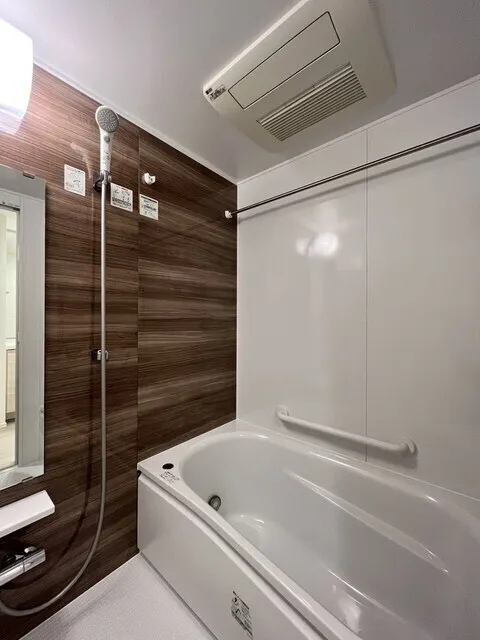 Park Tower Kachidoki South Building - Interior - ["Plumbing fixture", "Bathroom", "Flooring"]