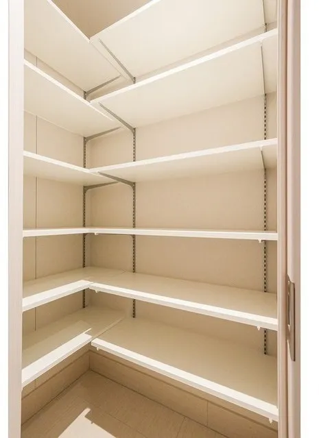 Season Flats Omorinishi - Interior - ["Shelf", "Shelving", "Wood"]
