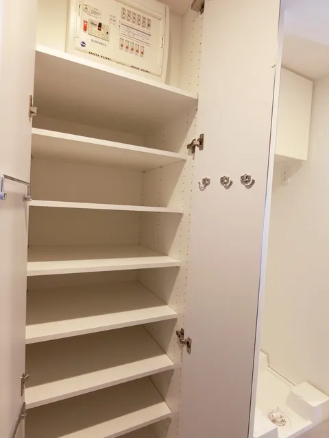 The Park Habio Tsukishima Front - Interior - ["Shelf", "Shelving", "Wood"]