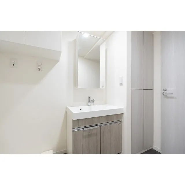 RJR Precia Chidori - Interior - ["Tap", "Sink", "Cabinetry"]