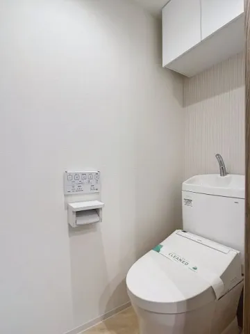 Ruygo Kagurazaka - Interior - ["Plumbing fixture", "Toilet seat", "Flooring"]