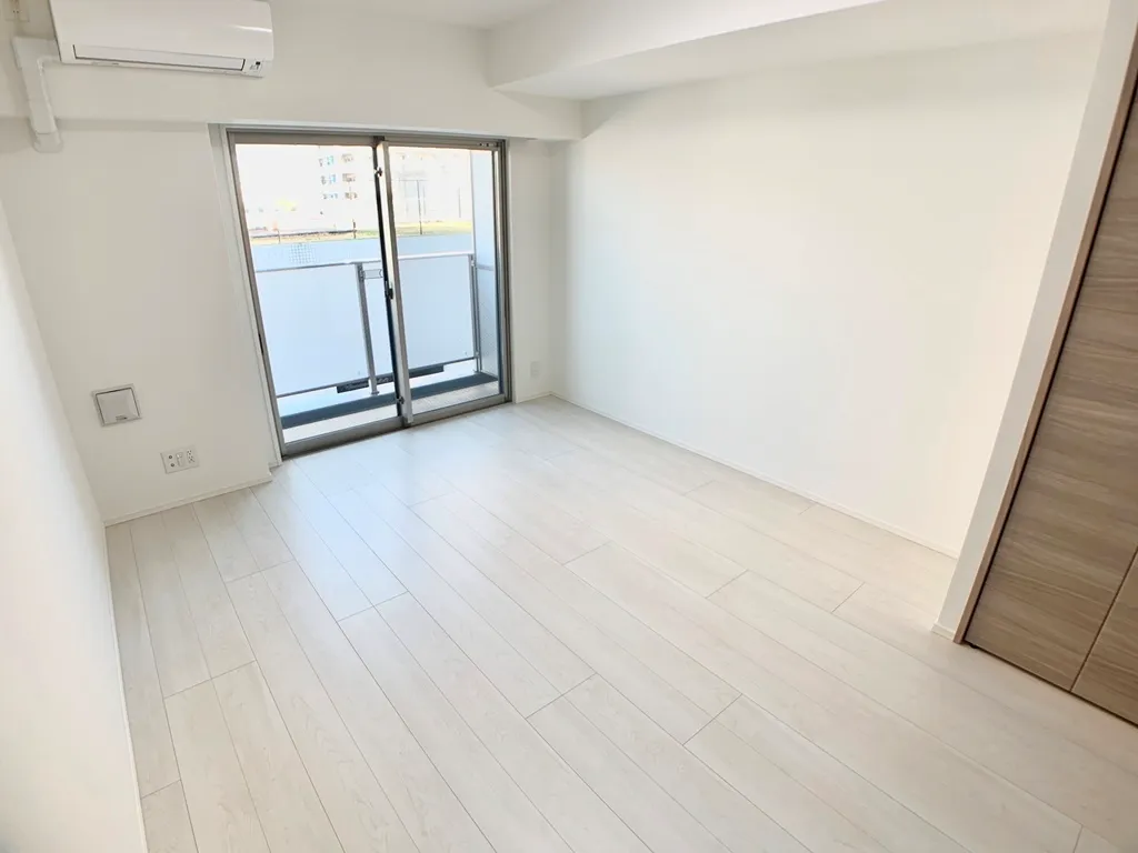 Gran Casa Sumiyoshi - Interior - ["Window", "Fixture", "Wood"]