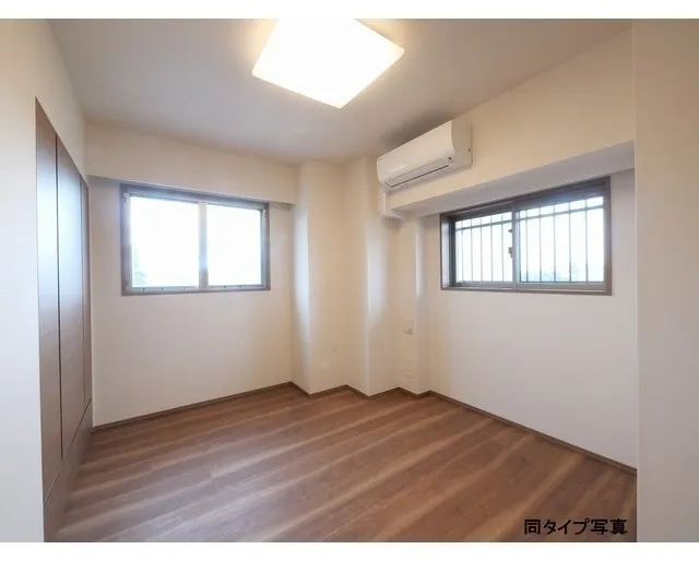 Deems Komagome - Interior - ["Flooring", "Ceiling", "Apartment"]