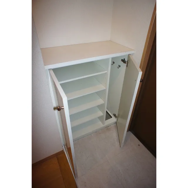 Sereno Shinagawa - Interior - ["Cabinetry", "Shelf", "Wood"]
