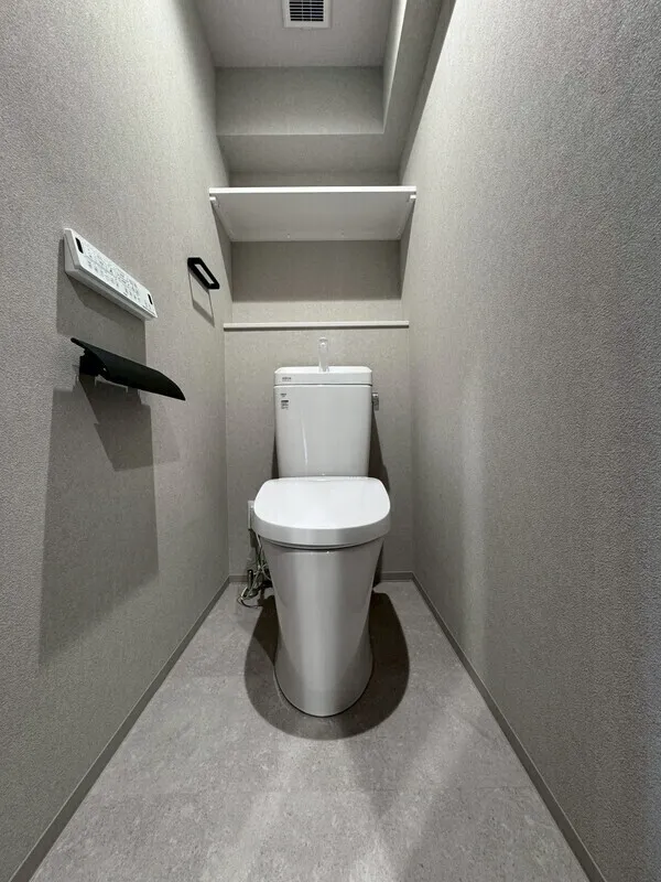 LUMIEC un Sasazuka - Interior - ["Toilet seat", "Toilet", "Flooring"]