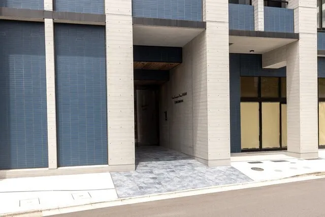 TKB Takao Inari - Exterior - ["Composite material", "Concrete", "Commercial building"]