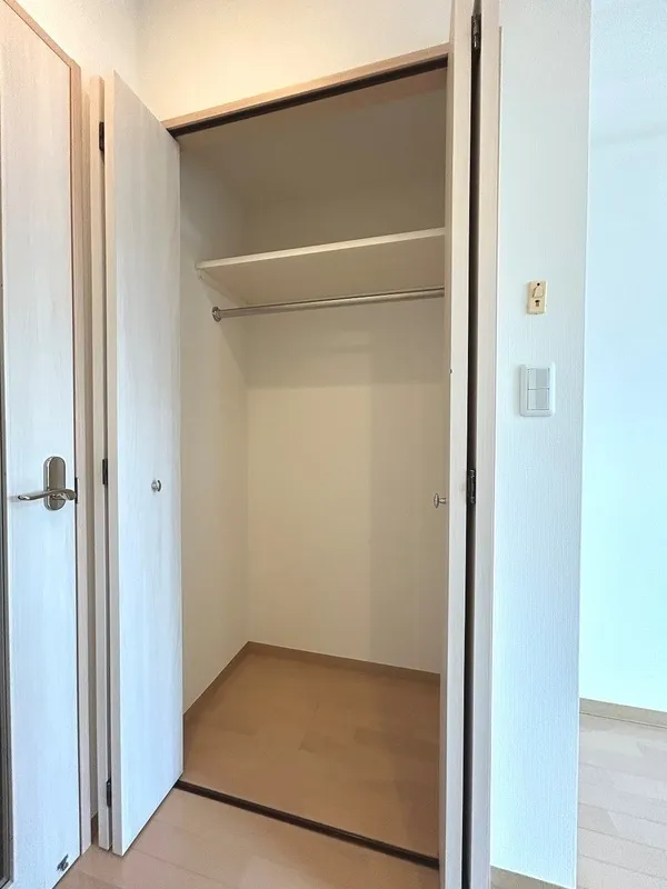 NST BuildingⅢ - Interior - ["Wall", "Flooring", "Wood"]