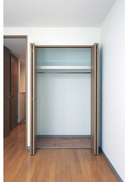 Sound Oshiage - Interior - ["Wood", "Flooring", "Door"]
