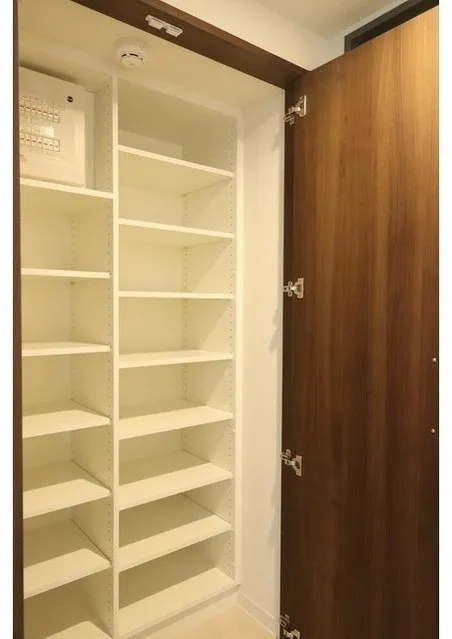 Hulic Narimasu - Interior - ["Shelf", "Shelving", "Wood"]